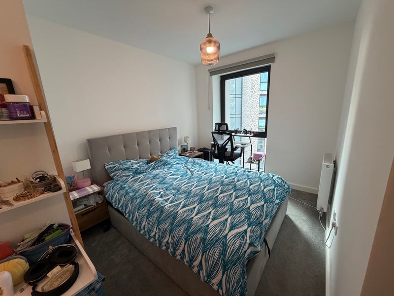 Room Osiers Road in Greater London
