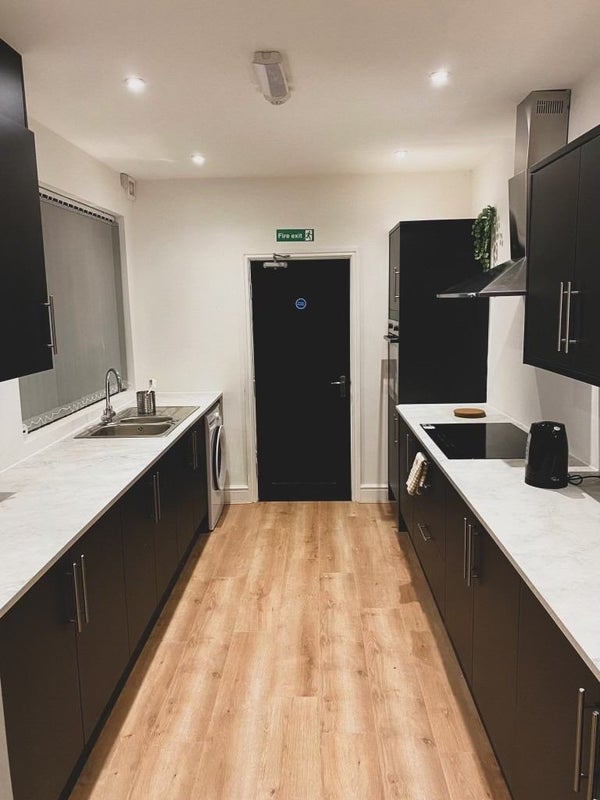 Room Woodville Street in St Helens