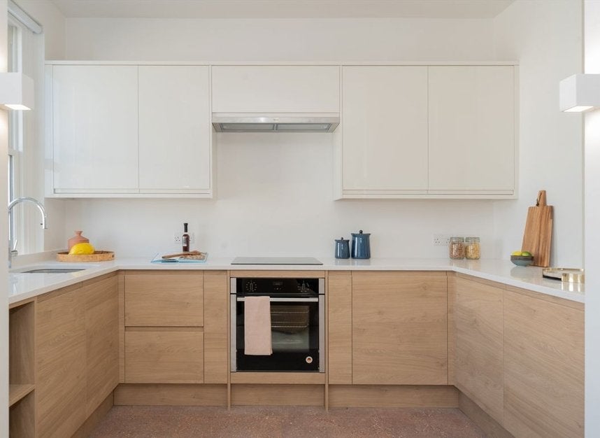Flat Westbourne Park Road in Greater London