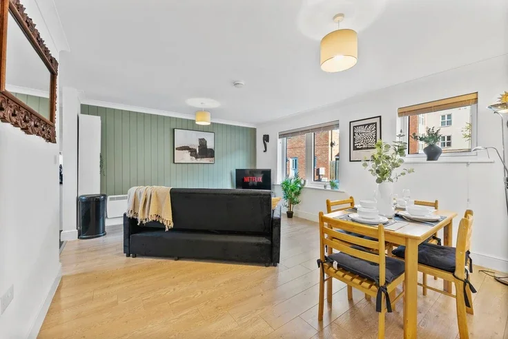 House Tatler Close in Warwick