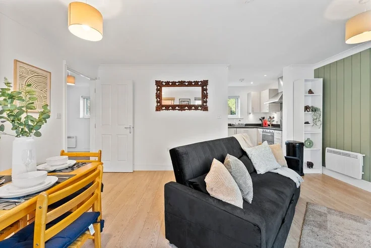 House Tatler Close in Warwick