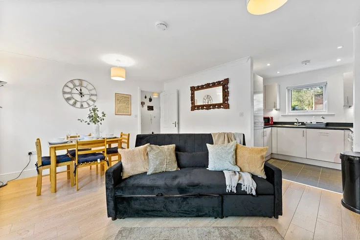 House Tatler Close in Warwick