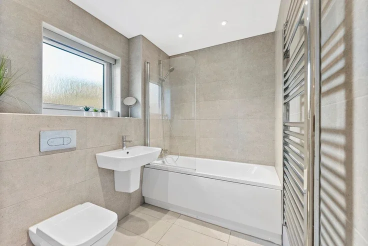 House Tatler Close in Warwick