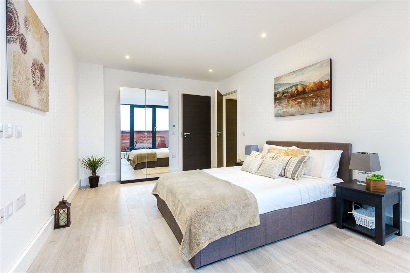 Room Elmgrove Road in Greater London