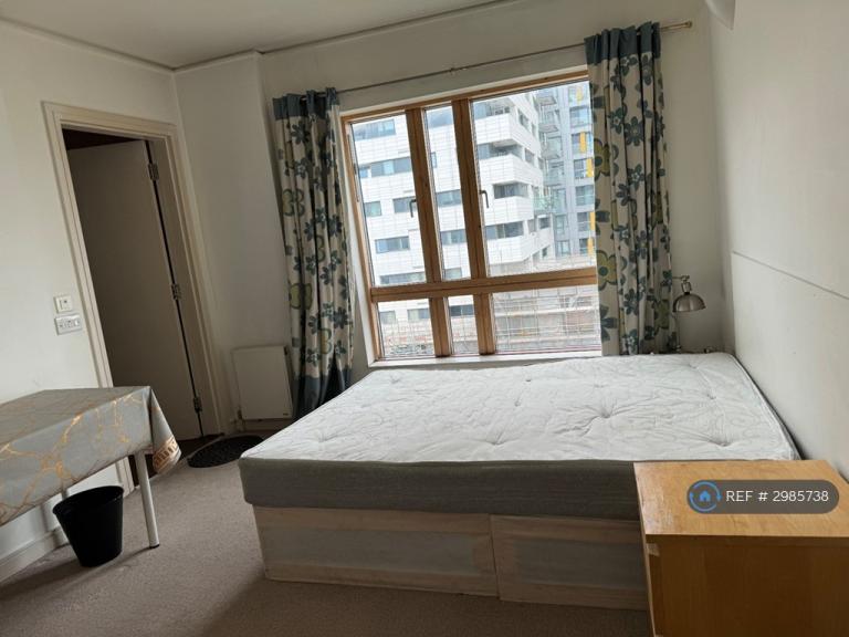 Flat John Harrison Way in Greater London