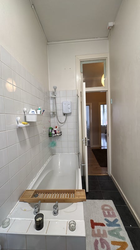 Room Dumbarton Road in Glasgow