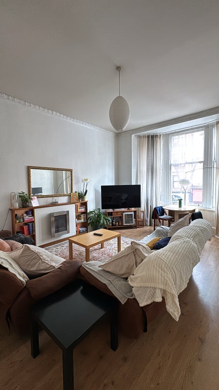 Room Dumbarton Road in Glasgow
