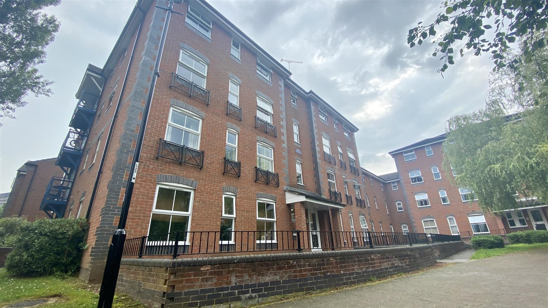 Flat Drapers Field in Coventry