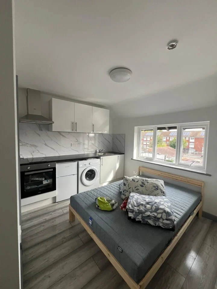 Flat Harley Road in Greater London