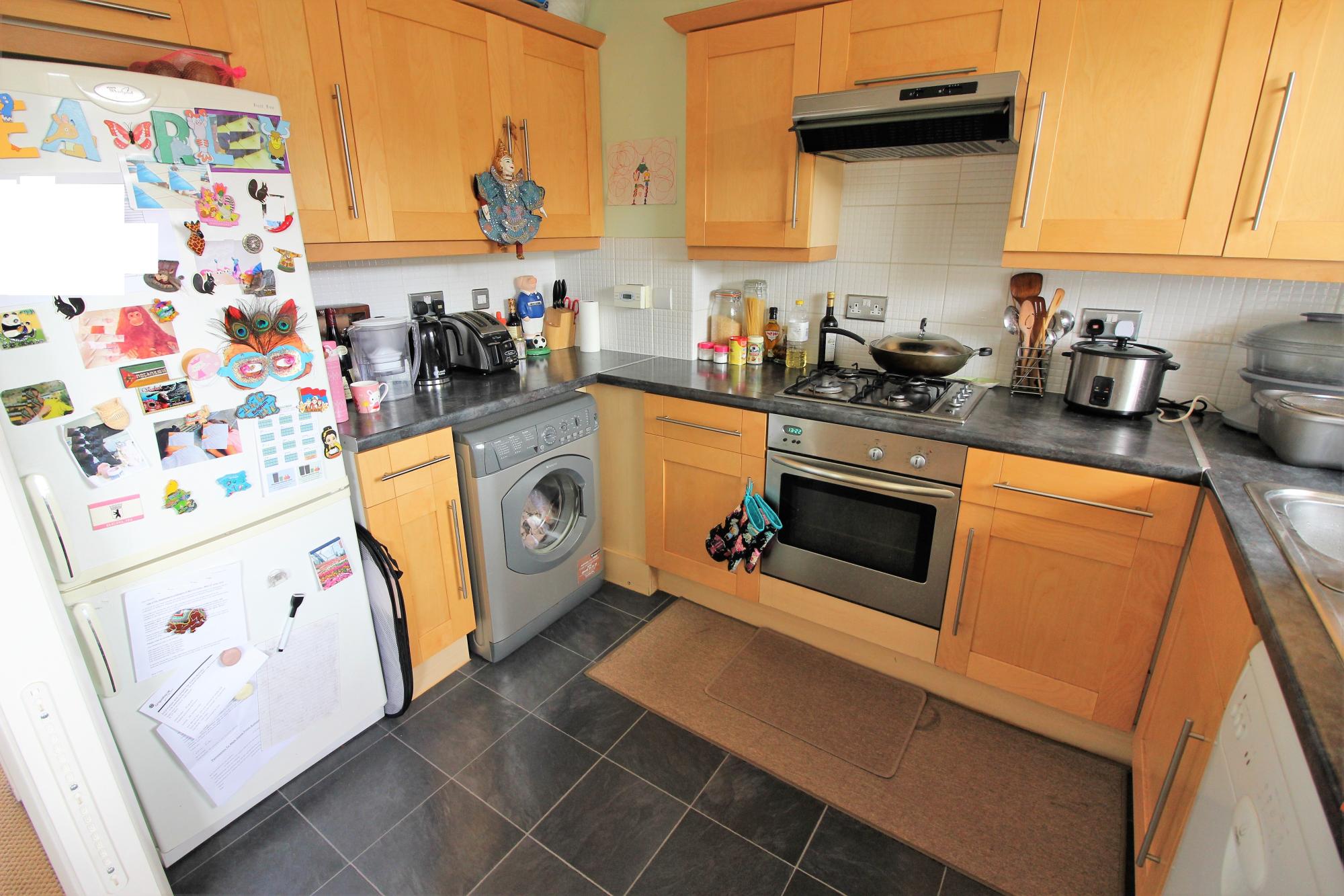Flat Carlyle Close in Walton on Thames