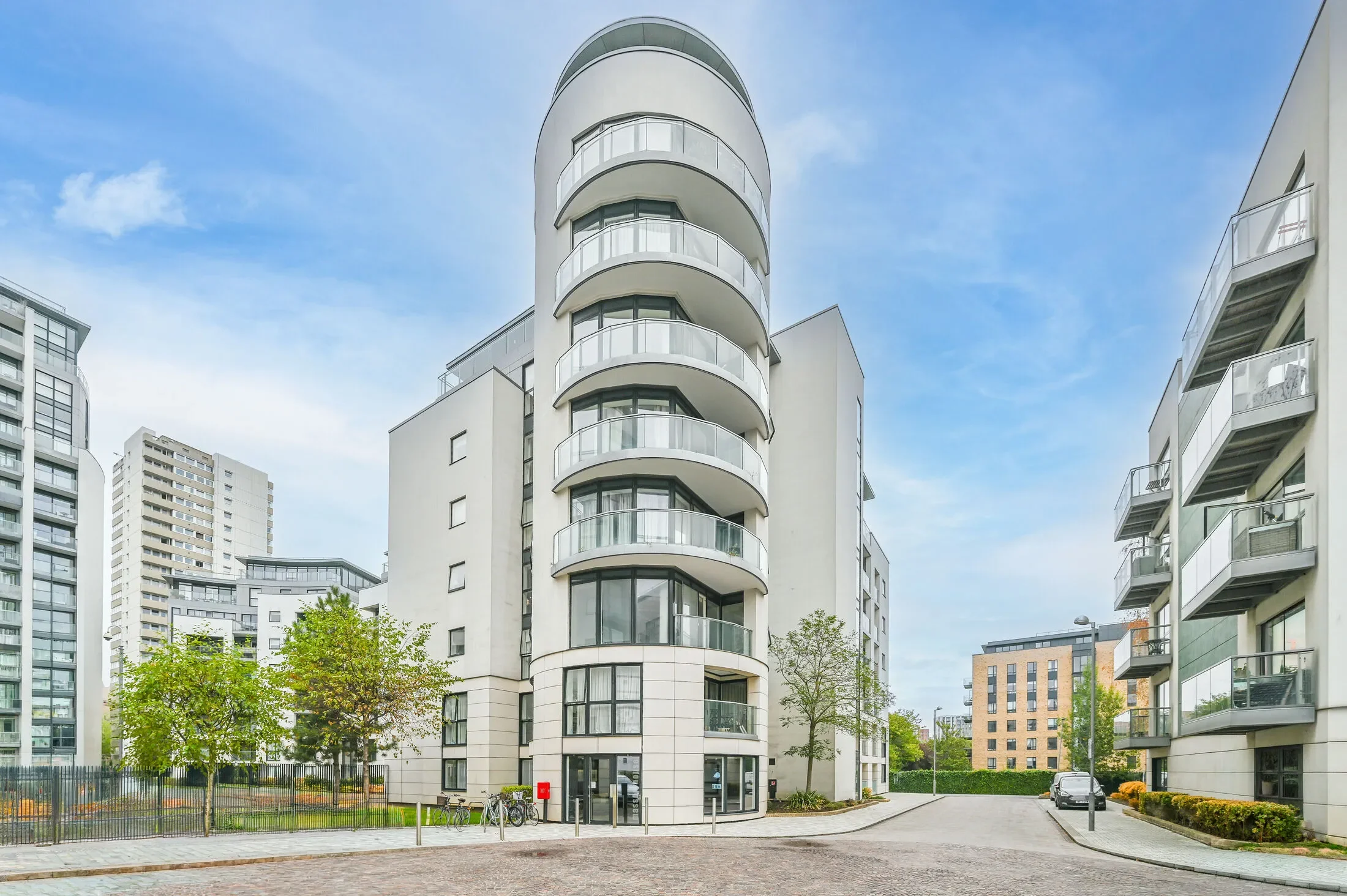 Flat Pump House Crescent in Greater London
