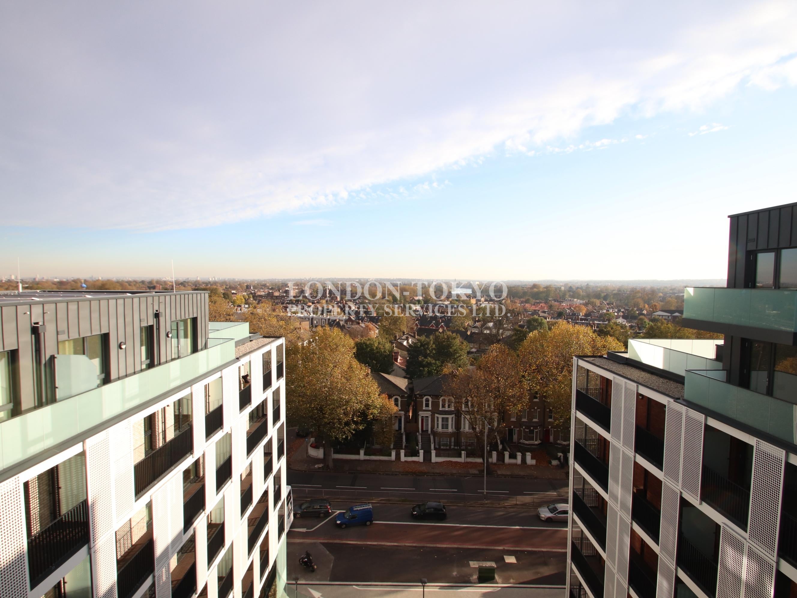 Flat Chiswick High Road in Greater London
