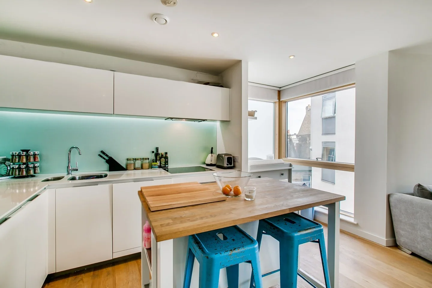 Flat Hardwicks Square in Greater London