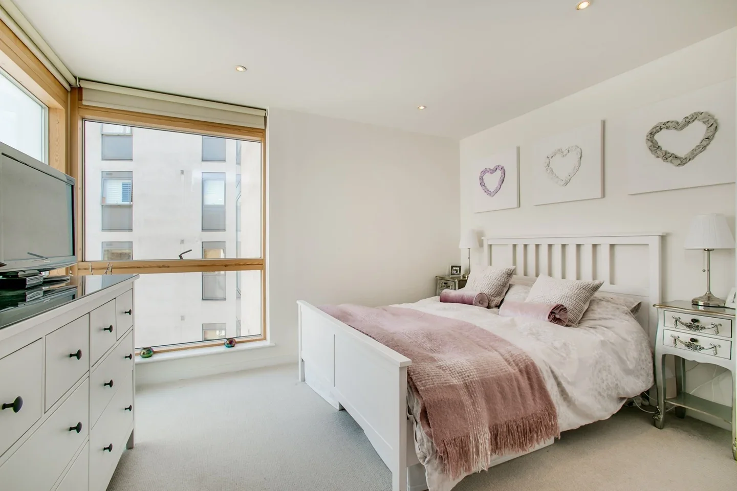 Flat Hardwicks Square in Greater London
