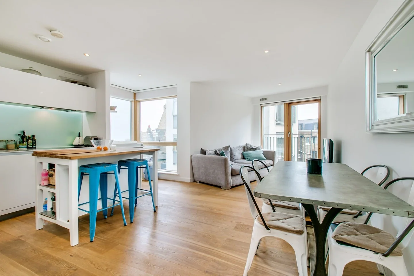 Flat Hardwicks Square in Greater London