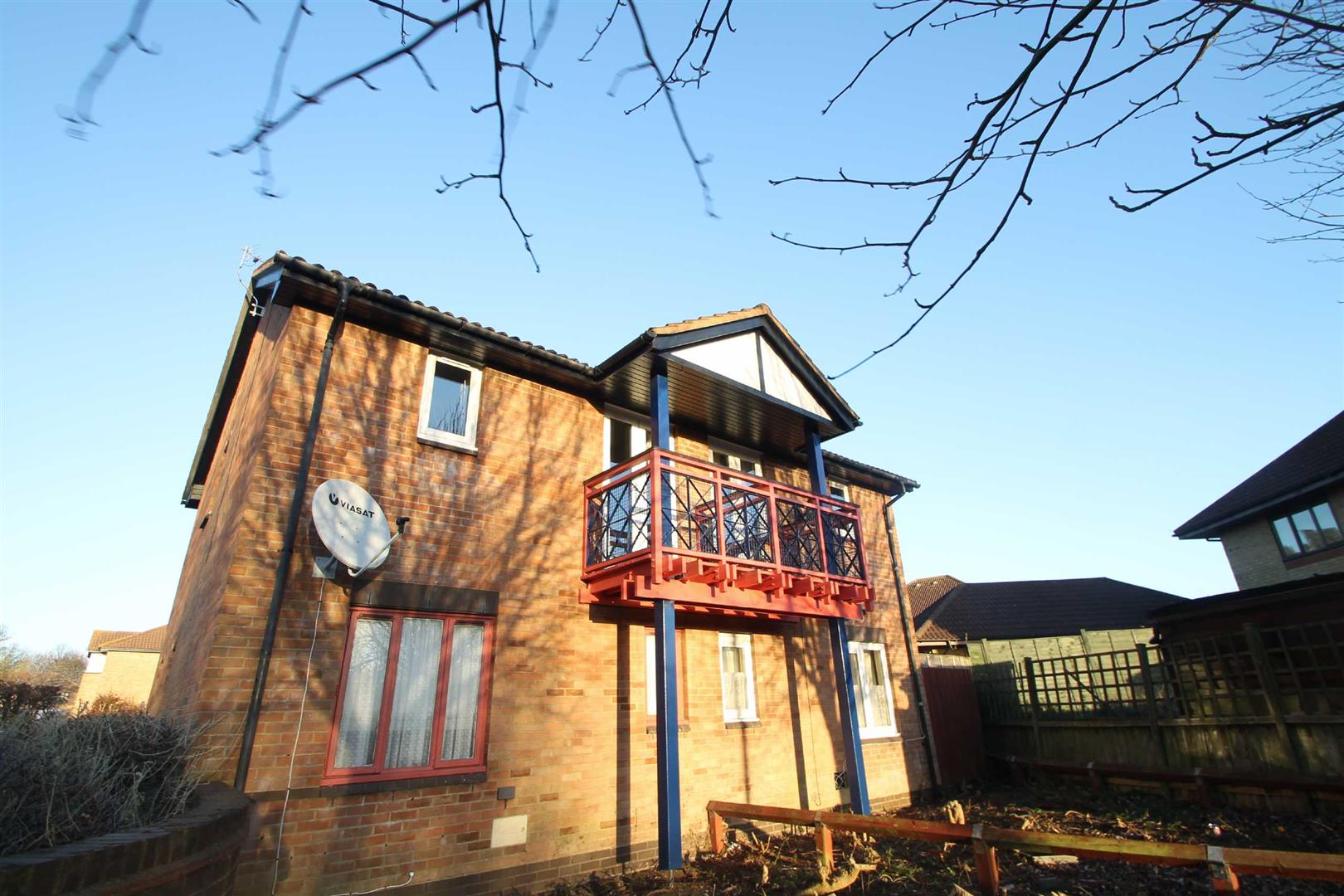 Flat Pomander Crescent in Walton