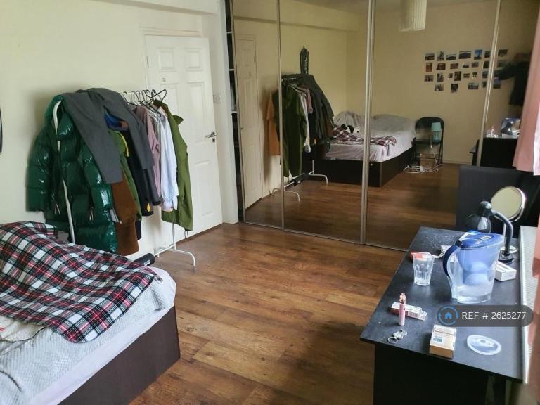 Flat Orlescote Road in Coventry