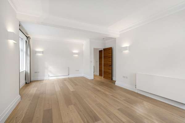 Flat Sloane Street in Greater London