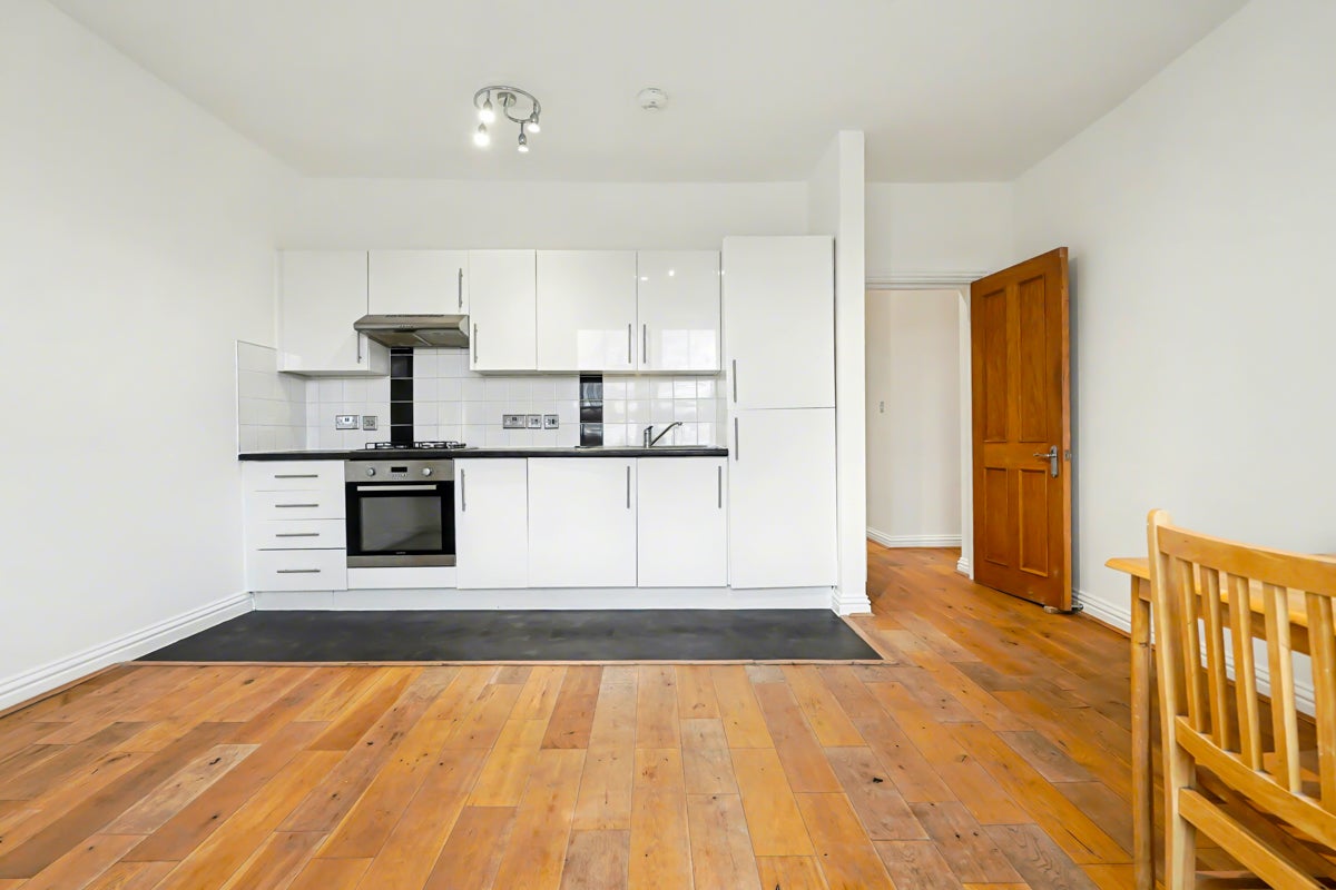 Flat Amhurst Road in Greater London