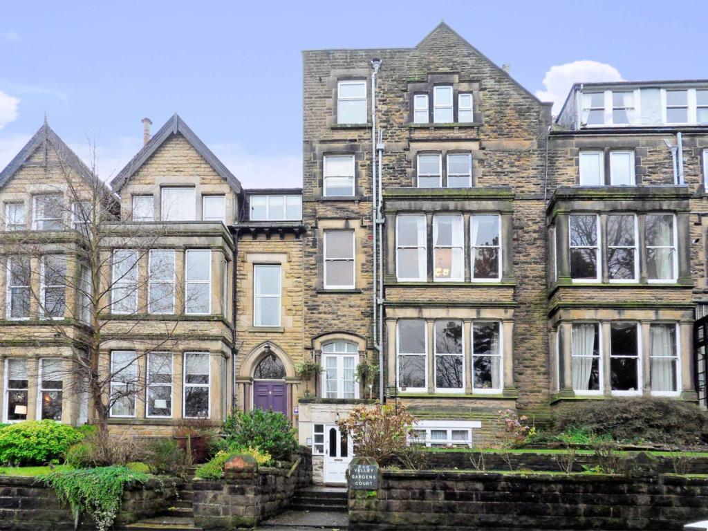 Flat Valley Drive Rear in Harrogate