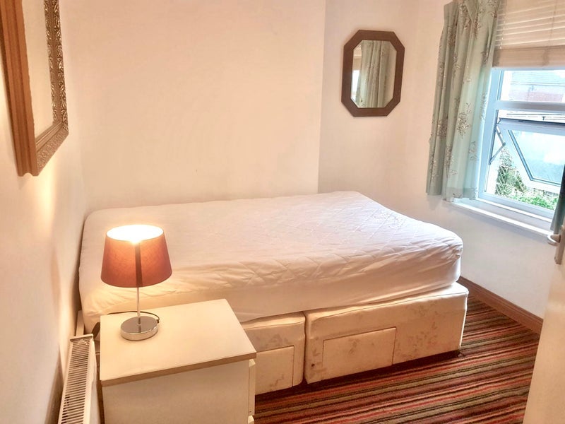 Room Wills Road in Poole