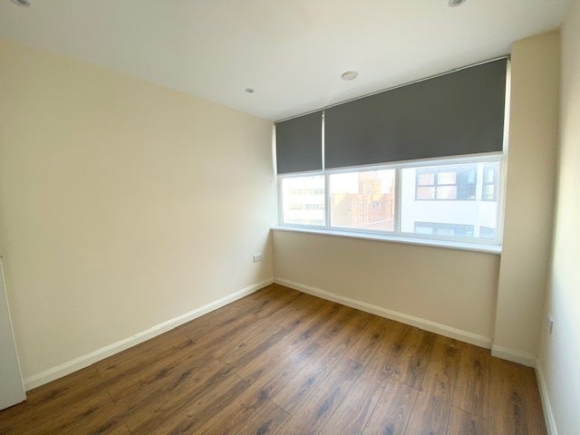 Flat Vaughan Way in Leicester