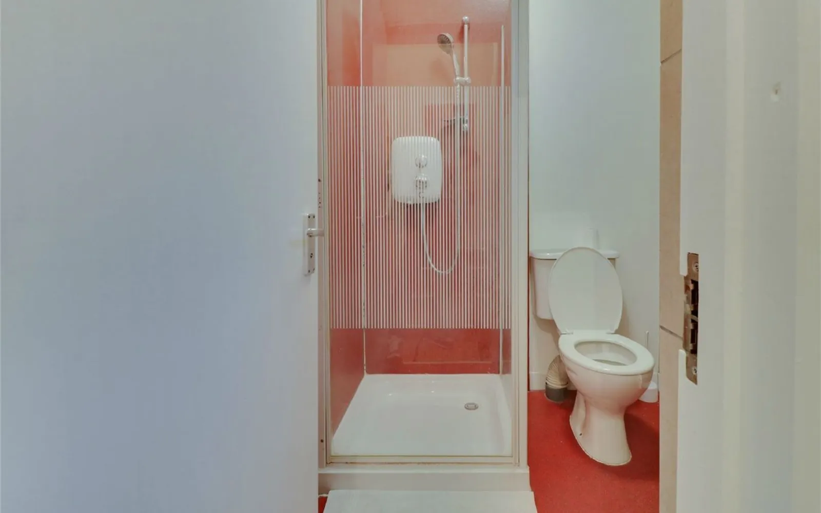 Room Victor Road in Greater London