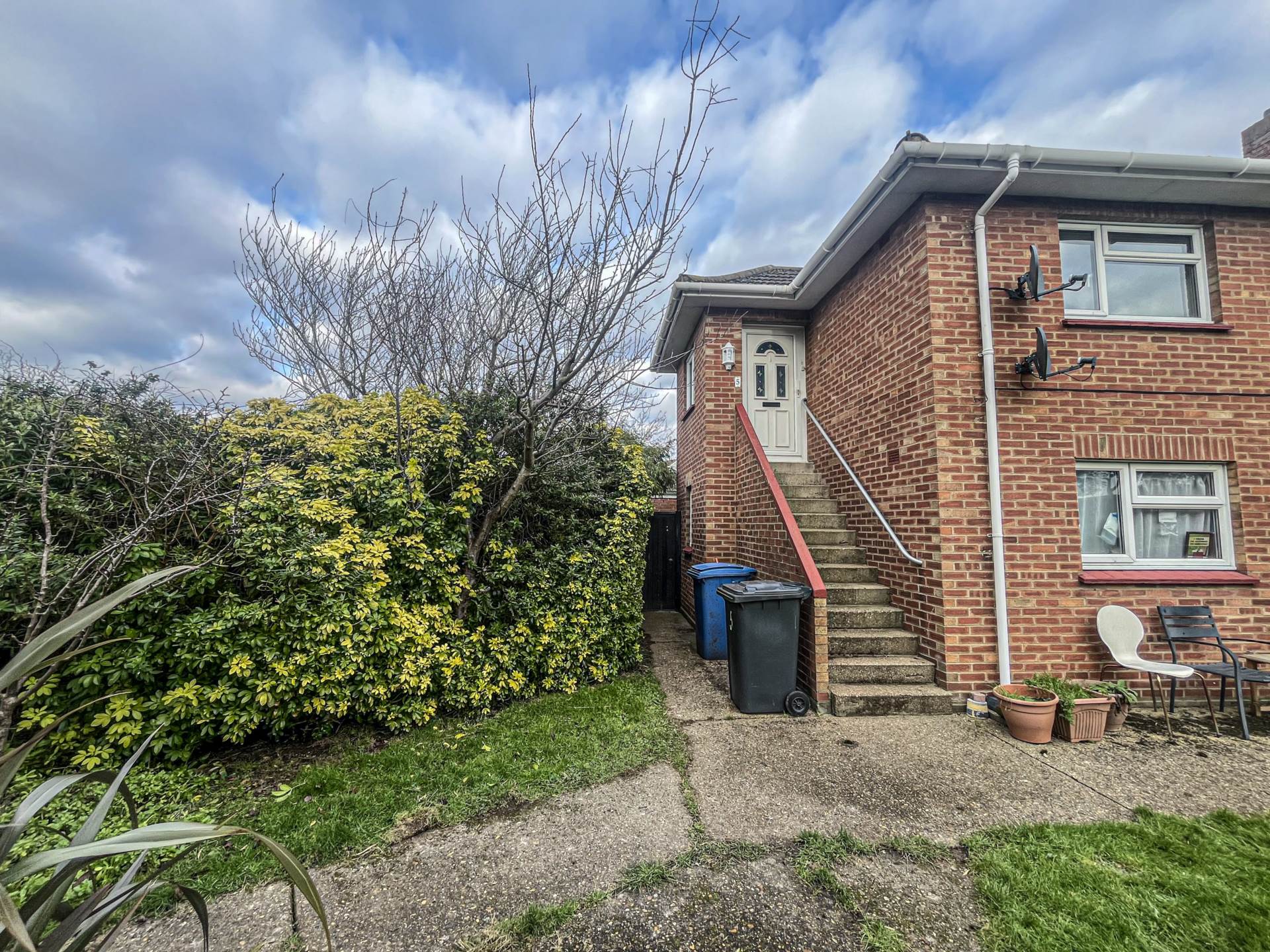 Flat Tudor Close in Babergh
