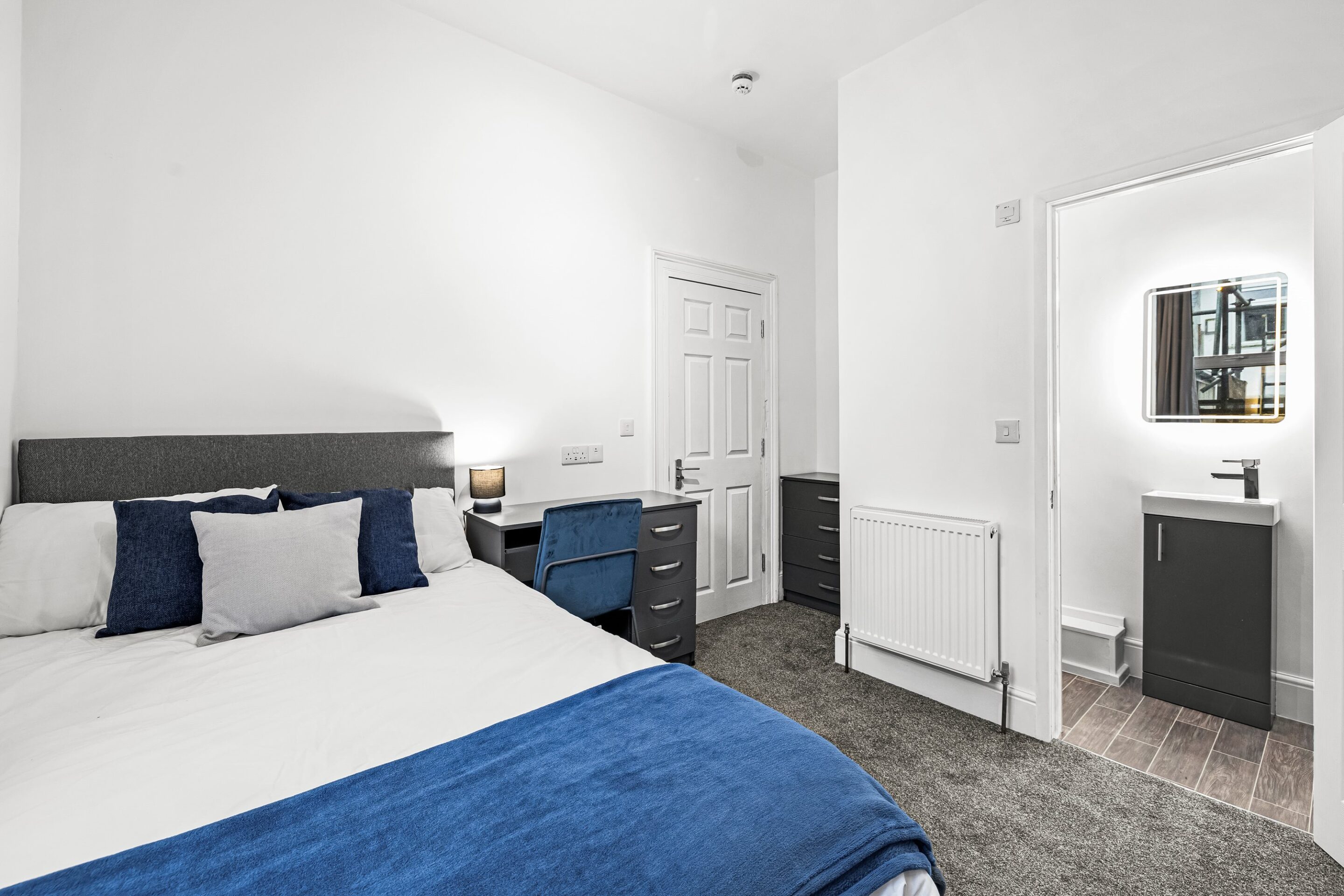 Room Bayswater Road in Plymouth