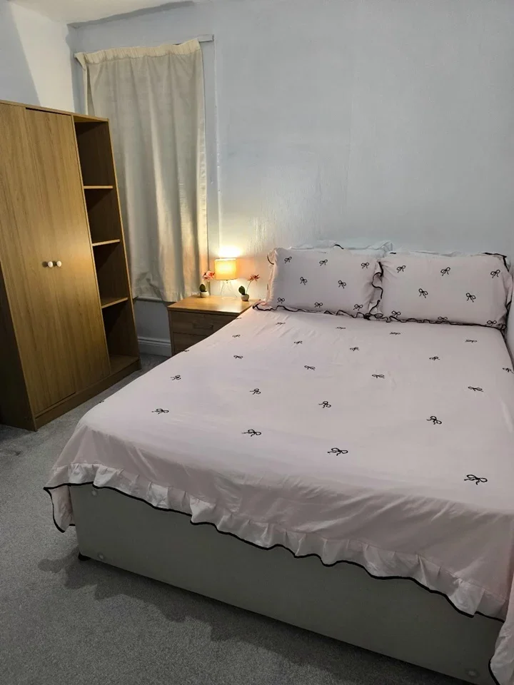 Room Garden Close in Greater London