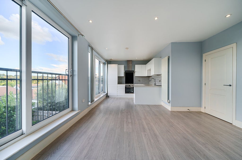 Flat Riddlesdown Road in Greater London