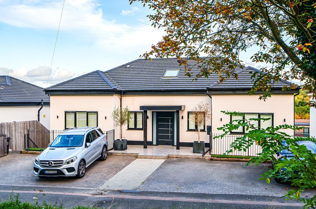 Flat Riddlesdown Road in Greater London