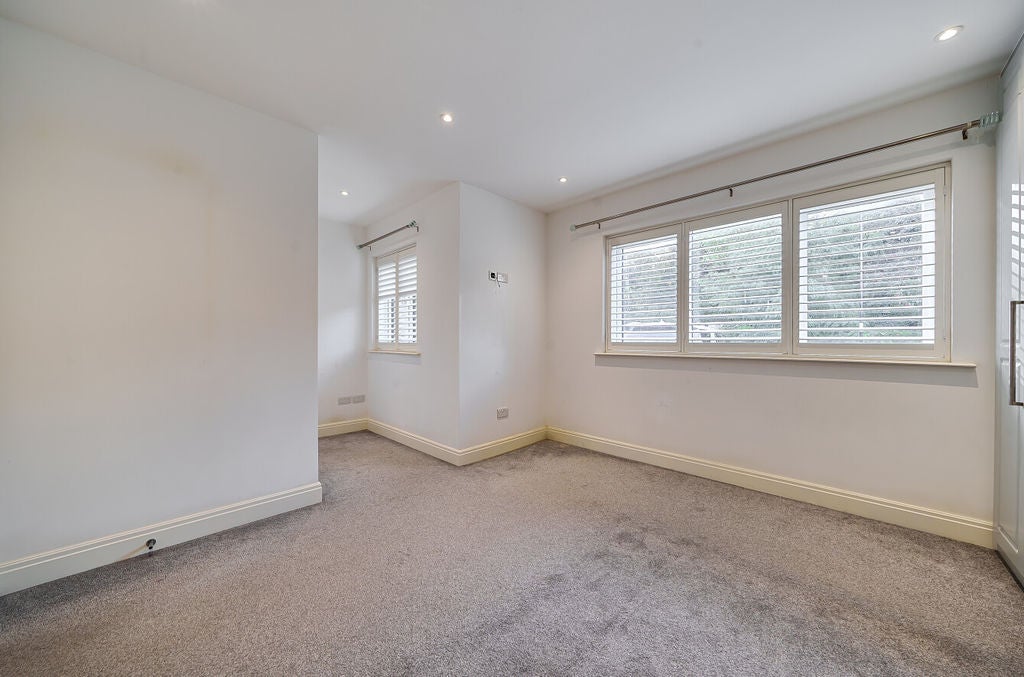Flat Riddlesdown Road in Greater London