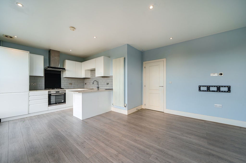 Flat Riddlesdown Road in Greater London
