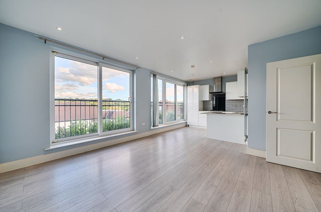 Flat Riddlesdown Road in Greater London
