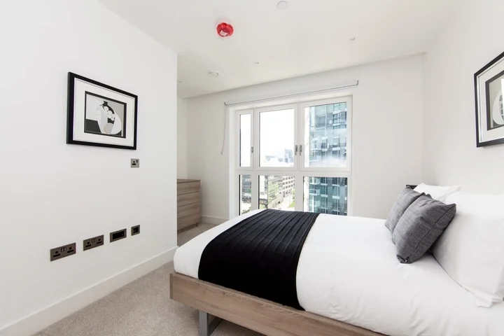 Flat New Drum Street in Greater London