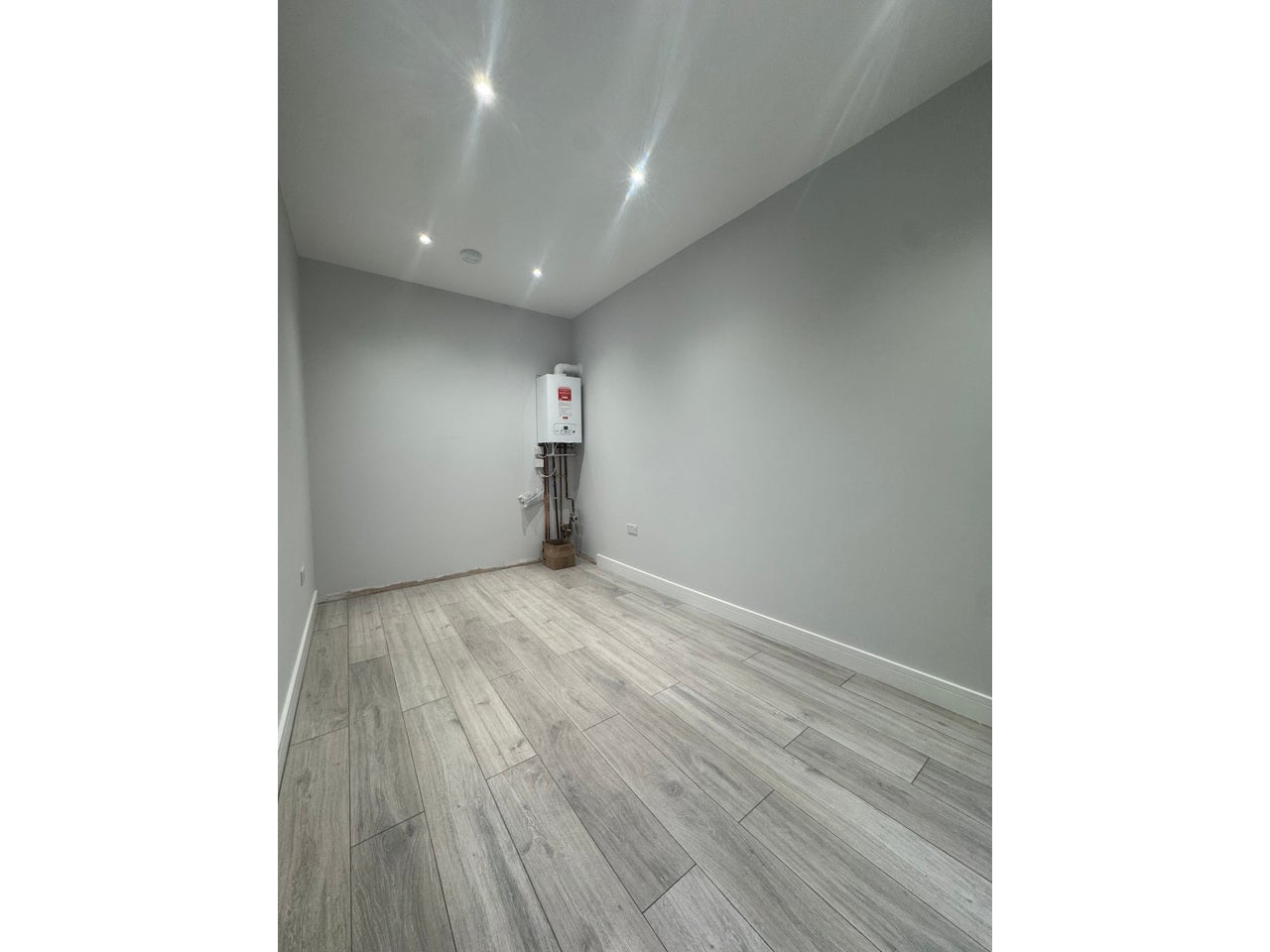 Flat Sidney Avenue in Greater London