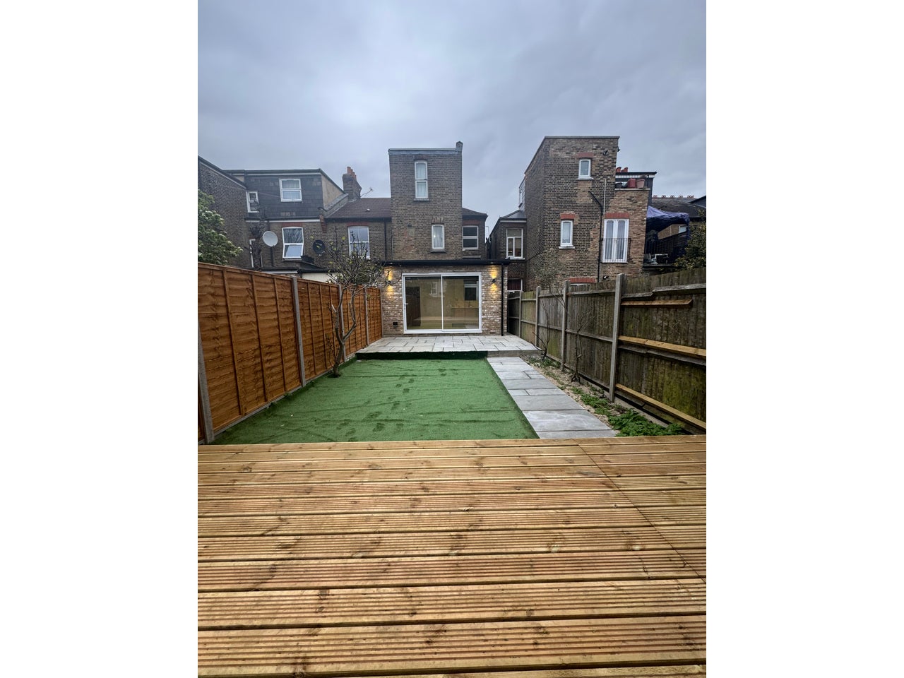 Flat Sidney Avenue in Greater London