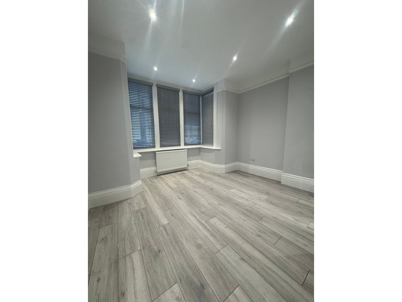 Flat Sidney Avenue in Greater London