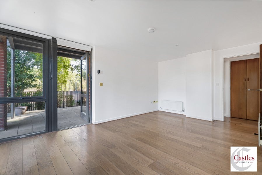 Flat Southwold Road in Greater London