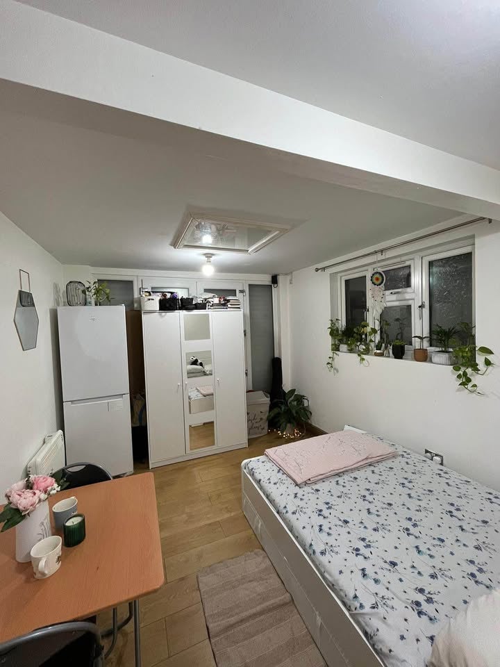 Flat Lord Gardens in Greater London