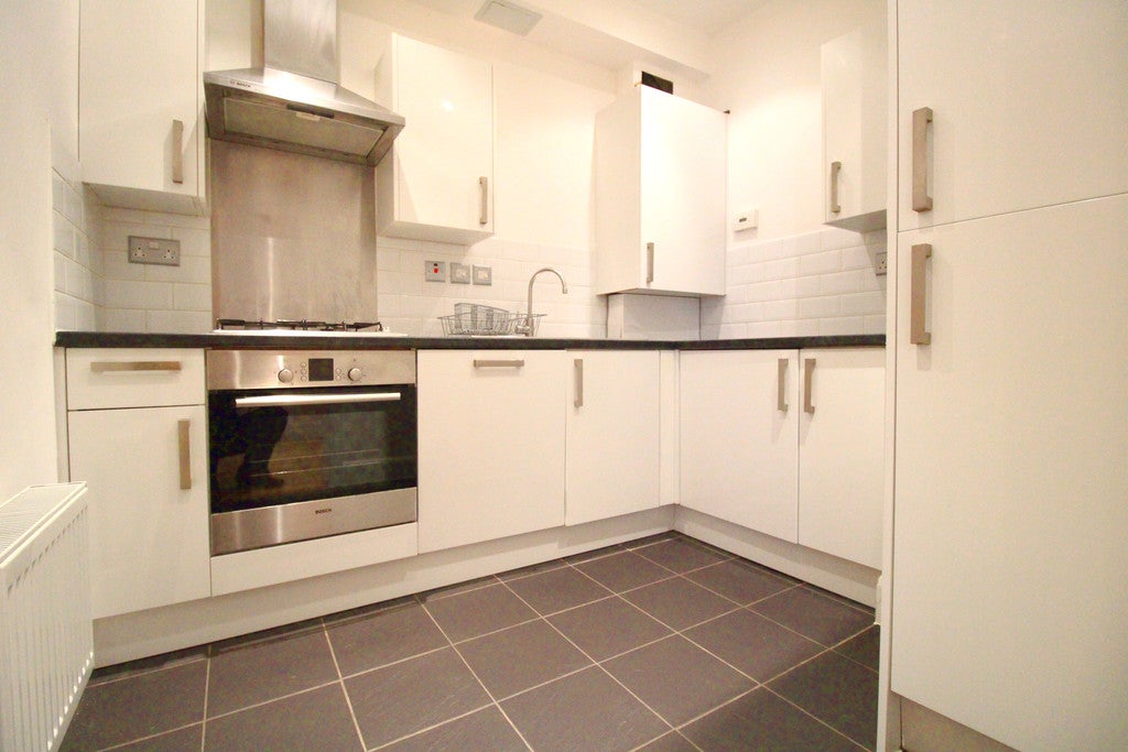 Flat Waterson Street in Greater London