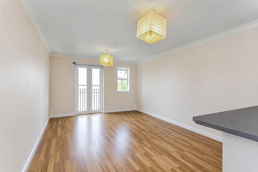 Flat Manor Road in Greater London