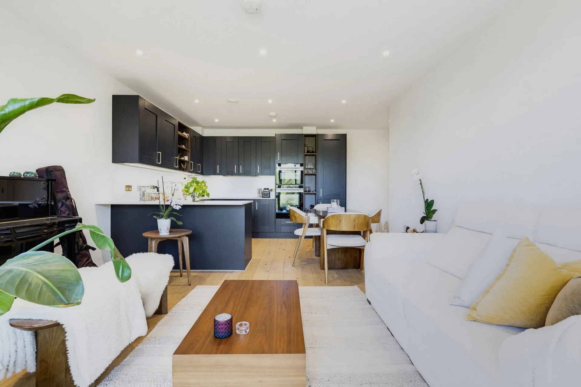 Flat Inglis Way in Greater London