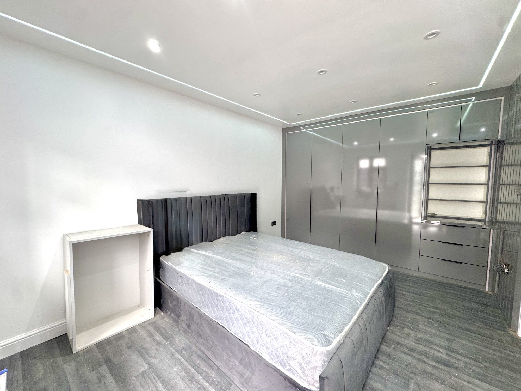Flat Evelyn Grove in Greater London