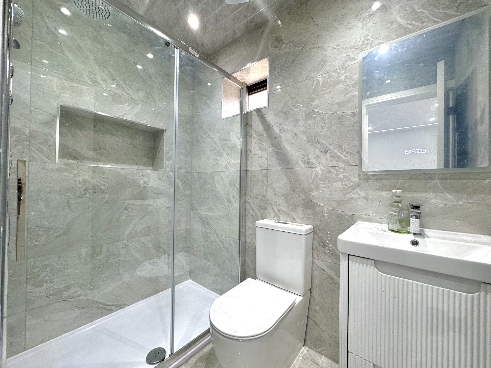 Flat Evelyn Grove in Greater London