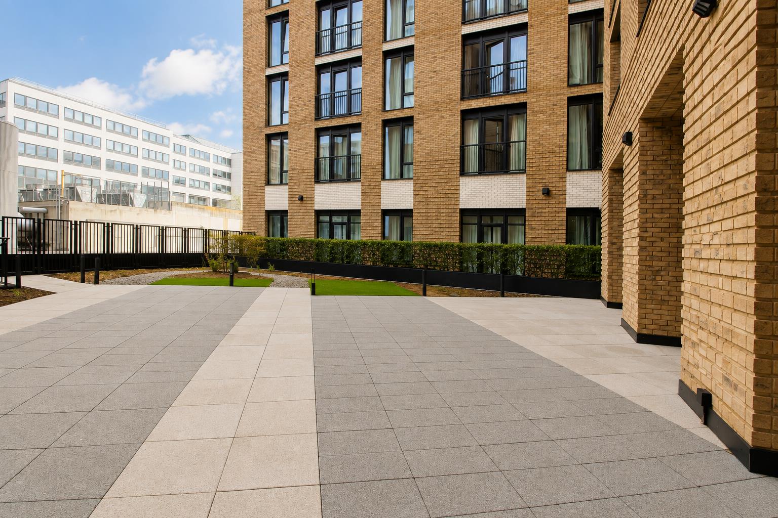 Flat Avebury Boulevard in Central Milton Keynes