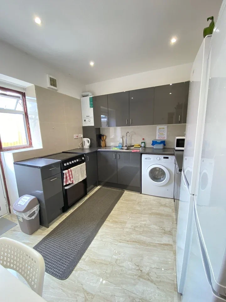 Room Mount Pleasant in Greater London
