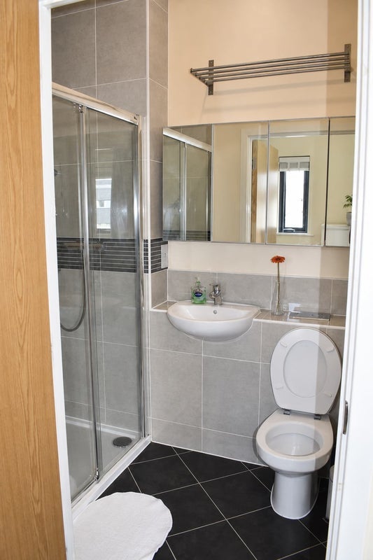 Room Crowley Mews in Greater London