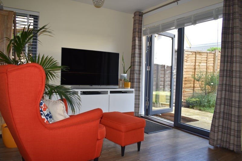Room Crowley Mews in Greater London